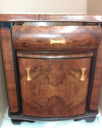 Mobile bar vintage: giradischi e portaLP anni 40