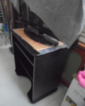 Mobile Tavolino porta TV o PC  ecc permut:o