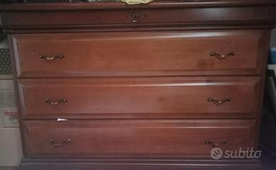 cassettiera in legno massiccio 