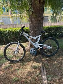 Commencal Supreme DH (V1/V2)