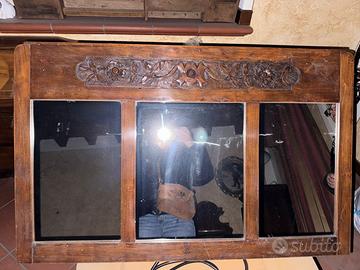 Specchio vintage legno di noce intarsiato a mano