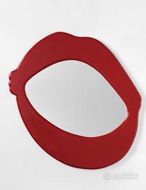 Specchiera a forma di labbra Silvio Pasotti