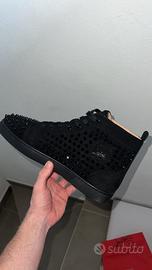 louboutin nere com borchie