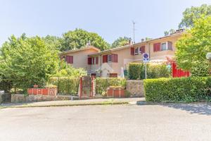 2 LOCALI A MONTE PORZIO CATONE