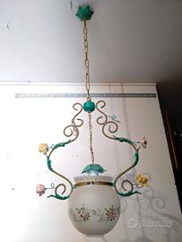 lampadario con fiori di ceramica