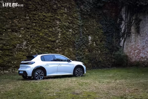 pegeot 208 gt line 