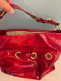 Borsa in vernice colore rosso