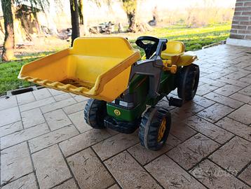 Trattorino giocattolo per bambini a pedali