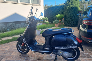 Piaggio Vespa 300 GTS