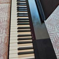 pianoforte Casio con struttura in legno inclusa