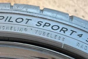 Michelin pilot 4 s 235/35 19 91 y