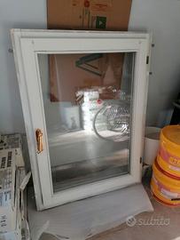 Porta finestra in legno con vetrocamera