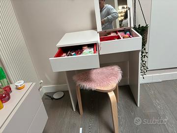 Toeletta trucco bianca con specchio e cassetti