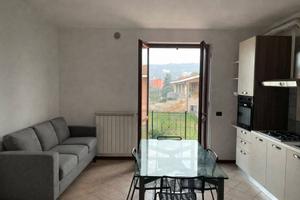 a Grole Luminoso trilocale con terrazzo e piscina