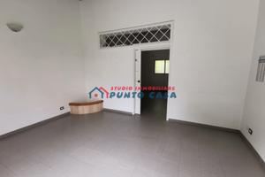 Via Firenze, locale comm.le di mq 45 ca, 2 vani