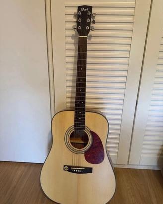 Chitarra acustica cort