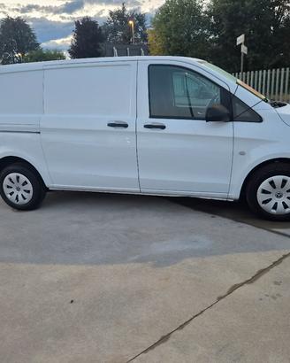 MERCEDES VITO 140 CV ANNO 2021