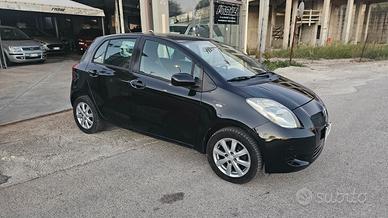 Toyota Yaris 1.0 benzina 69 CV 5 porte