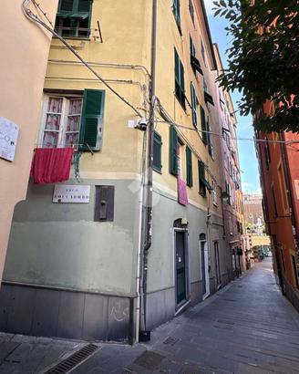 MONOLOCALE A GENOVA