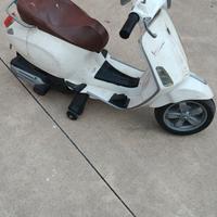 mini vespa elettrica bambino