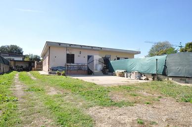 PORZIONE DI BIFAMILIARE A ROMA