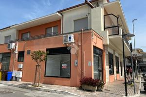 NEGOZIO A ROSETO DEGLI ABRUZZI