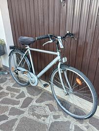bicicletta  city bike misura 28