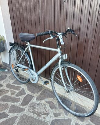 bicicletta  city bike misura 28