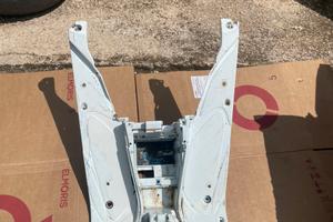 pedana poggiapiedi aerox 50