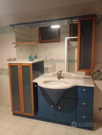 Mobile bagno con top in marmo