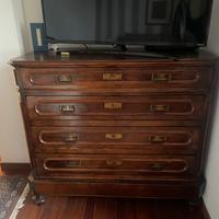 Bella cassettiera in noce massiccio