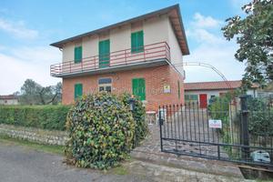 Sinalunga (SI), casa singola con terreno