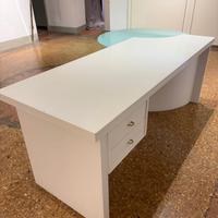 Scrivania legno verniciata bianco + tavolo tondo