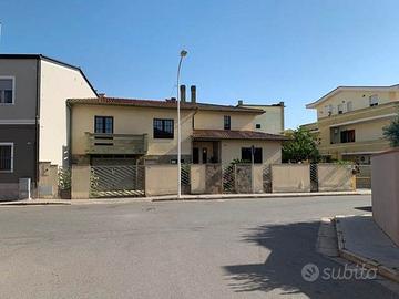 Decimomannu (CA), via Ugo Foscolo villa 400 mq