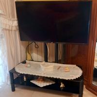  TV 42 pollici con tutto il tavolino 