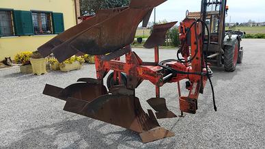 Aratro bivomero voltorecchio per 140 cv