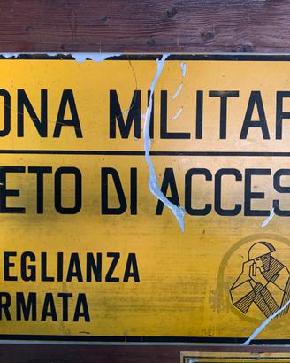 Zona militare sorveglianza armata cartello d’epoca