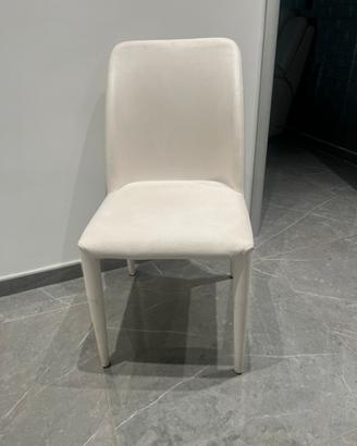 sedie bianche in pelle