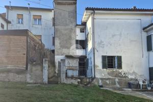 CASA SEMINDIPENDENTE A MONTÙ BECCARIA