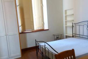 Singola per donna in appartamento Imola