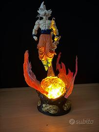 Lampada Goku Ultra Istinto - Action Figure 23cm