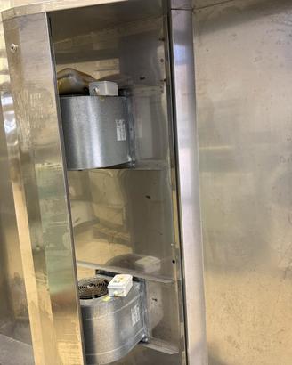 N una cappa centrale con doppiomotore a bordo