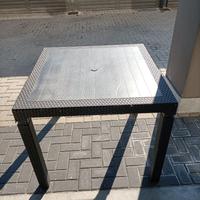 Sedie e tavolo da esterno