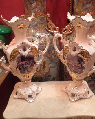 Coppia di vasi in porcellana Barocco Veneziano