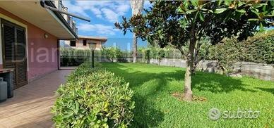 Villetta semindipendente con giardino Fondachello