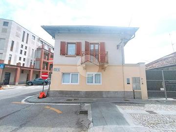 3 LOCALI A BORGARO TORINESE