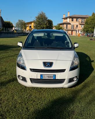 Peugeot 5008.   2013.