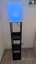 Lampada da Terra con Scaffale