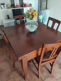 Tavolo in Legno di Noci