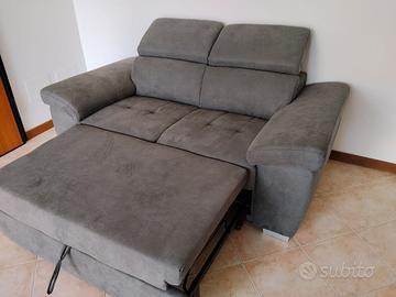 Divano  nuovo,due posti letto.